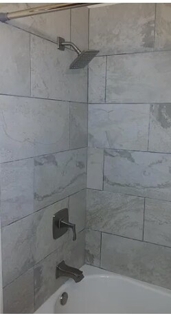 Upstairs bathroom - 4354 Coopers Creek Dr SE