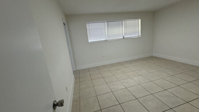 Building Photo - 840 S 63rd Ave