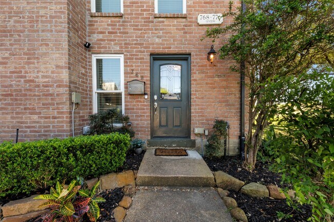 Building Photo - 768 Worthshire St