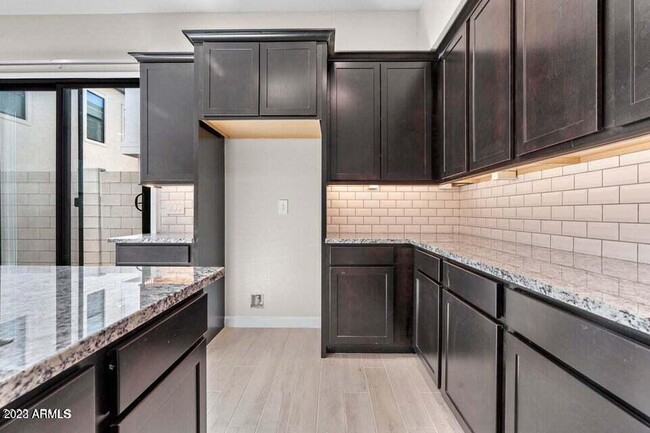 Building Photo - 4815 E Village Dr
