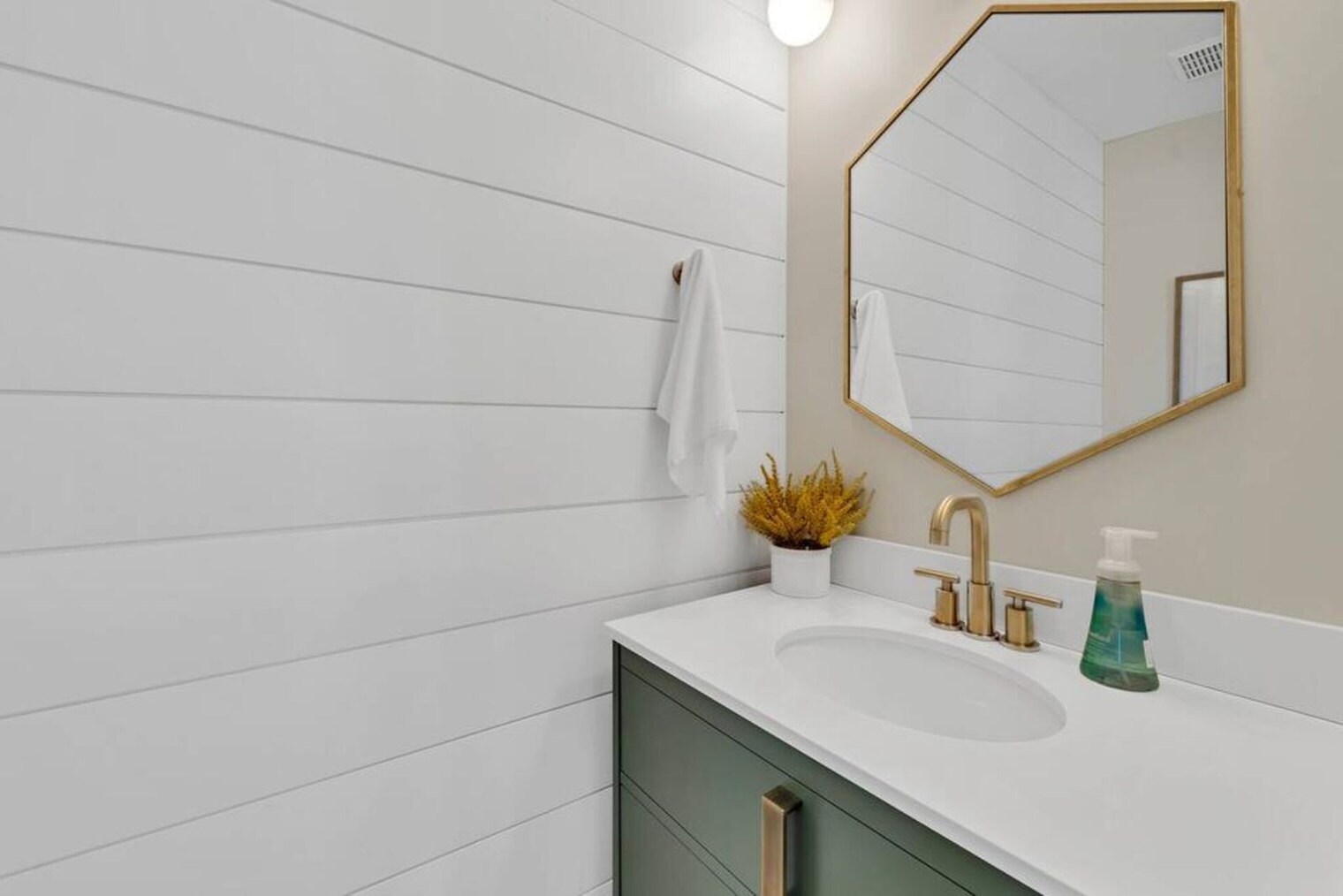 Building Photo - 318 Bream Ave