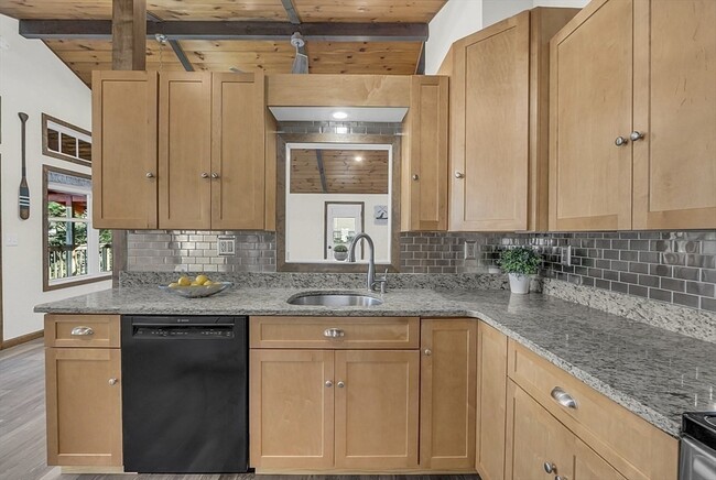 Building Photo - 23 Laurie Ln