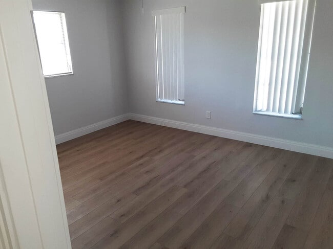 Building Photo - 1666 Sabal Palm Dr