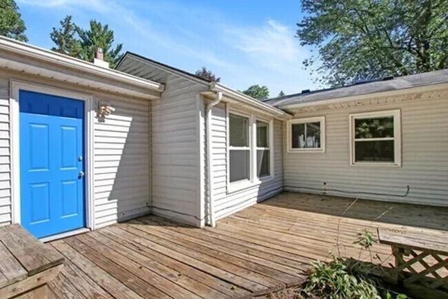 Building Photo - Charming, remodeled 3-Bed/1-Bath Parchment ranch style home with enclosed yard and garage