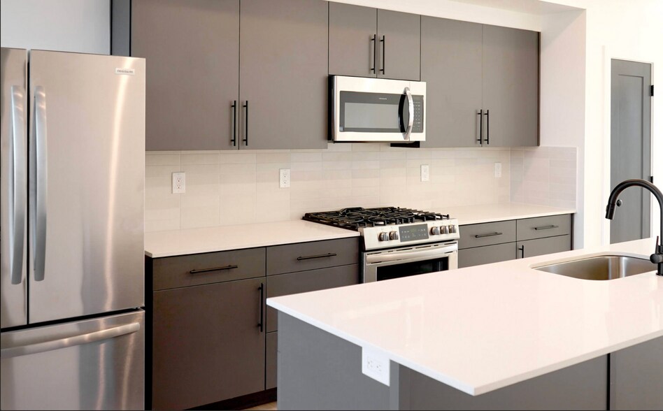 Building Photo - 2061 S Main St