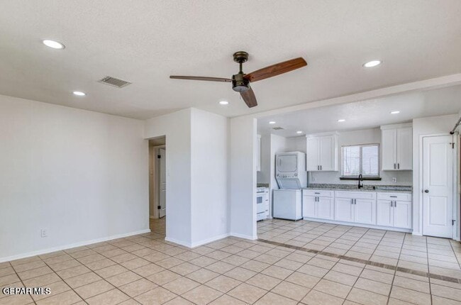 Building Photo - 5700 Edinburg Dr