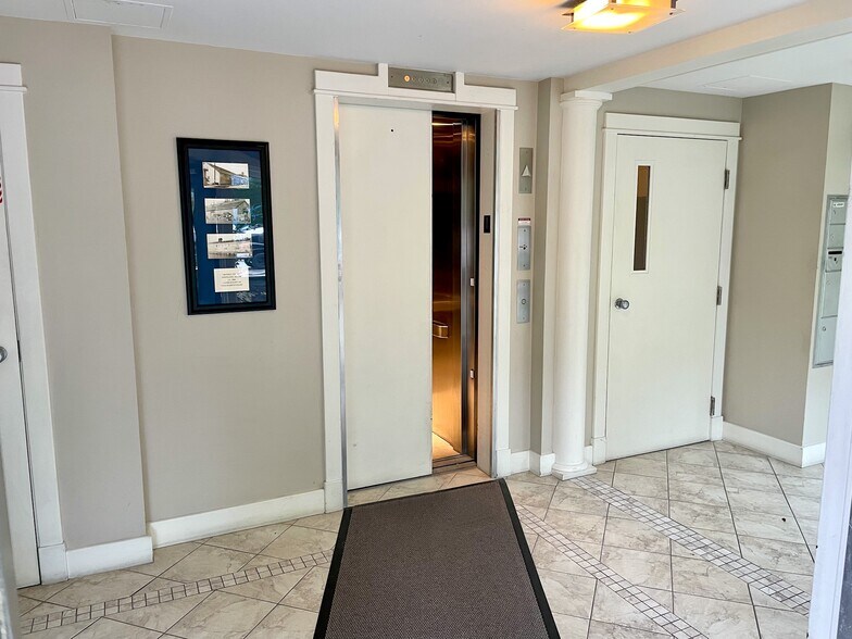 Building Photo - 714 Chandlers Wharf