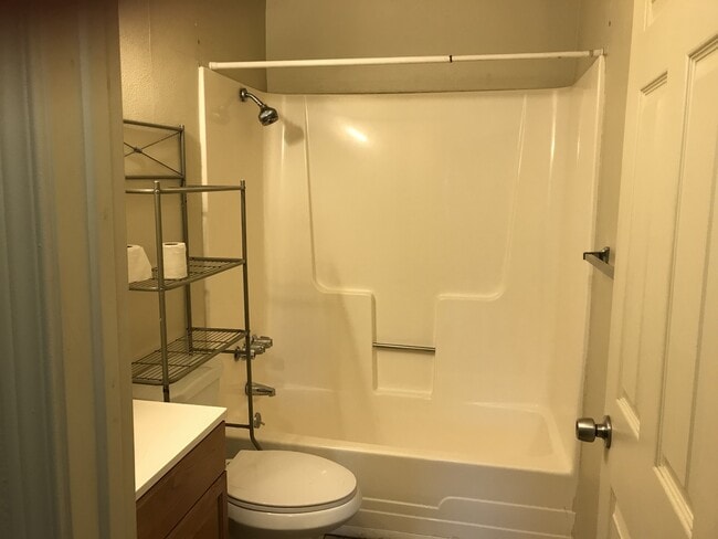 Building Photo - 3bd 1.5 ba in Tri City -