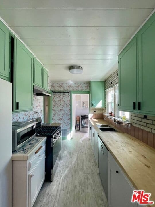 Building Photo - 11151 Sarah St