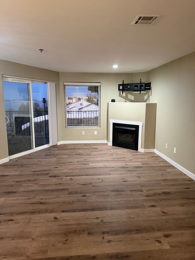 Building Photo - Sunset Shores - Condo For Rent