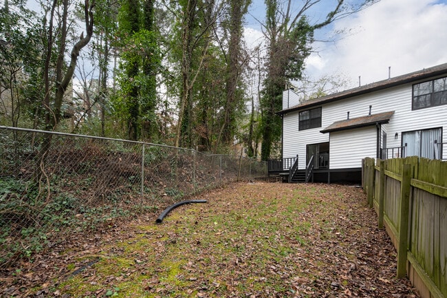 Building Photo - 1545 Springwood Dr SE