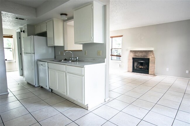 Building Photo - 8807 Springmail Cir