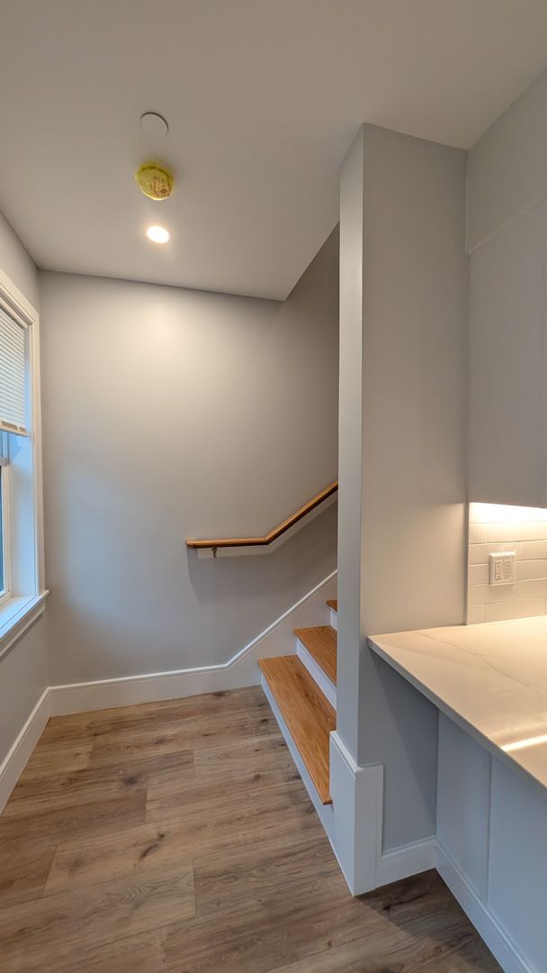 Building Photo - 122 Kenrick St