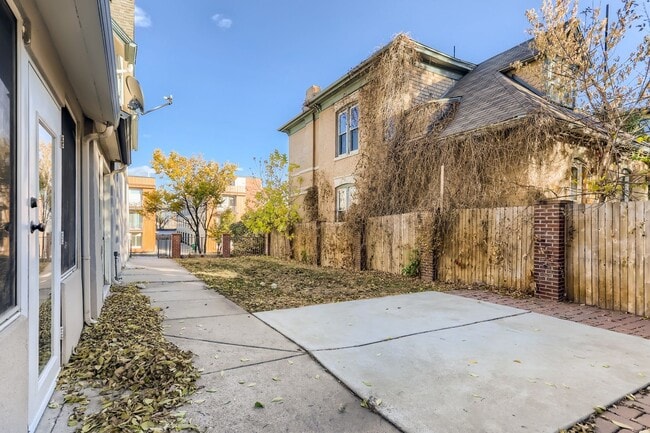 Building Photo - Stunning 4 bedroom, 4 bathroom home near Sloan's Lake!