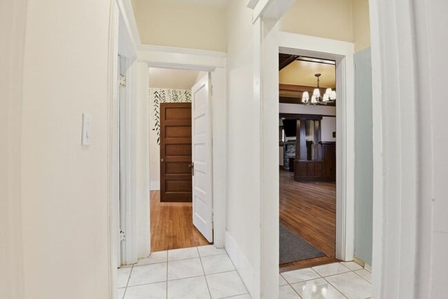 Building Photo - 1610 W 36th Pl