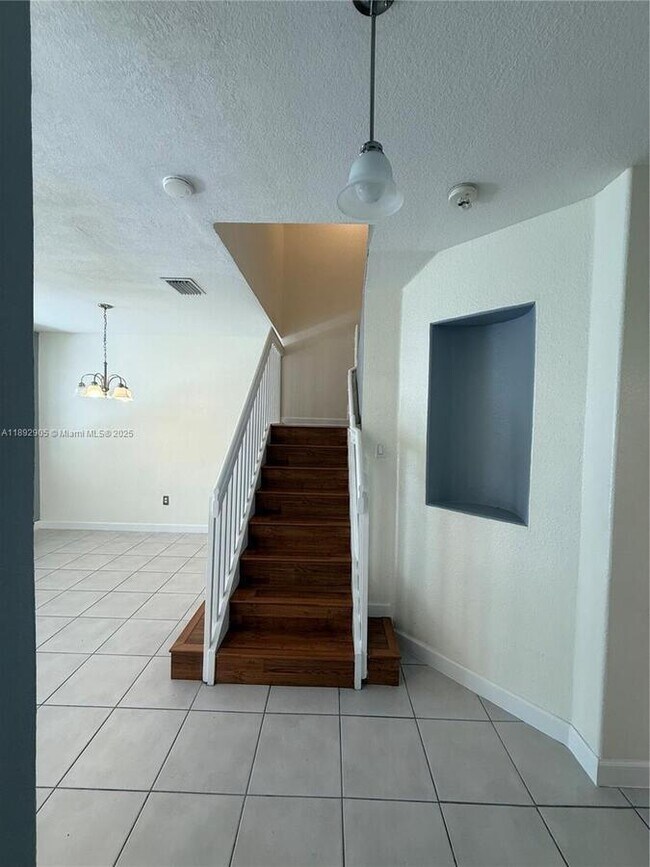 Building Photo - 15030 SW 9th Terrace