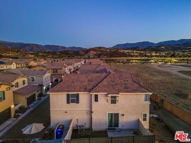 Building Photo - 27639 Sawtooth Ln