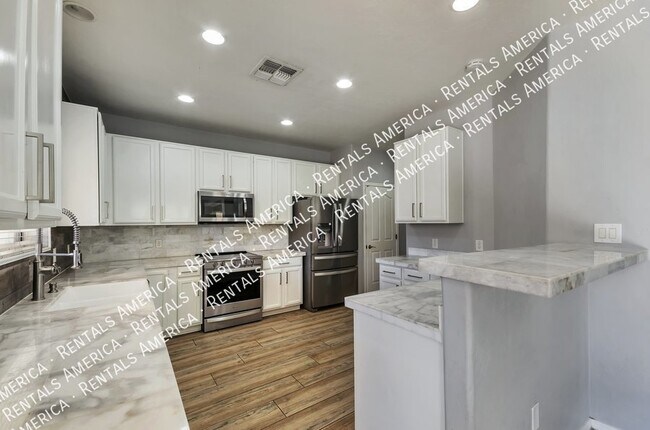 Building Photo - Beautiful 3 Bed/2.5 Bath Two Story Home w/...