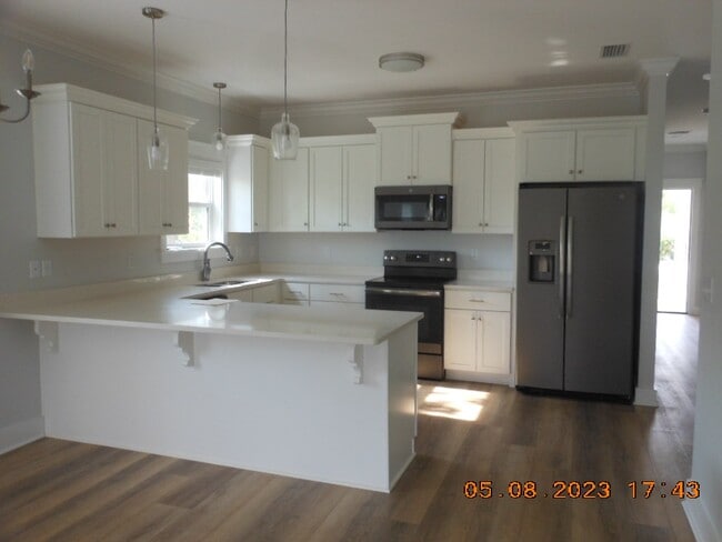 Building Photo - 120 Crane Dr