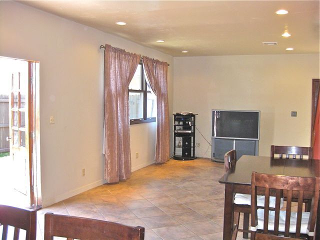 Building Photo - 1227 Cota Ave