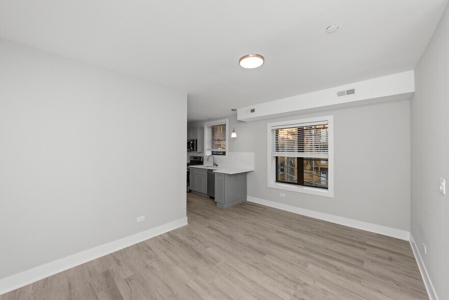 Building Photo - 1131 Oak Ave