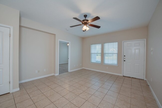 Building Photo - 2 Bed + 2 Bath - Spacious Floorplan A