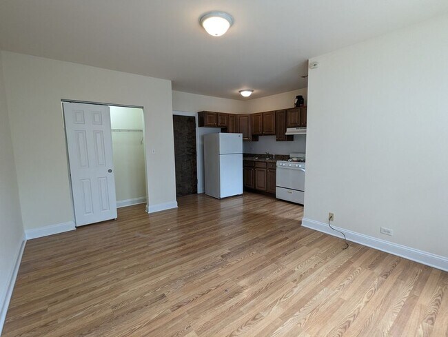 Building Photo - 2600 N Kimball Ave