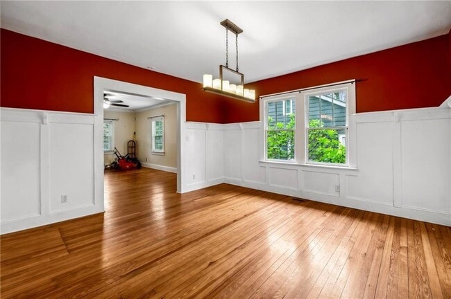 Building Photo - 976 Hall Pl NW