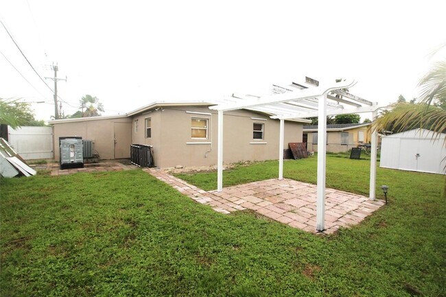Building Photo - 3910 SW 61st Ave