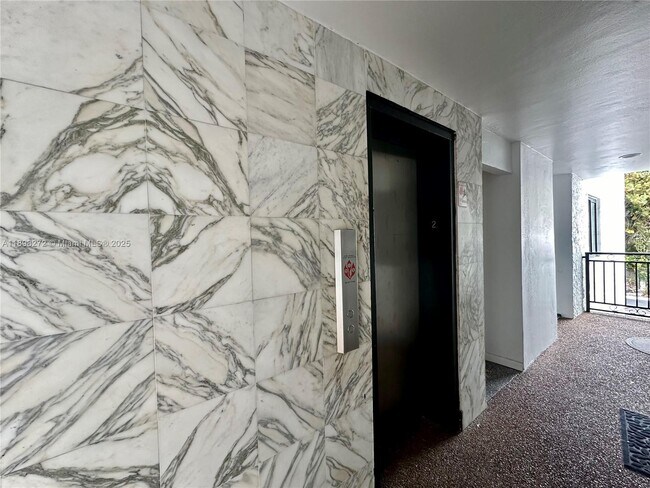 Building Photo - 529 SW 4th St