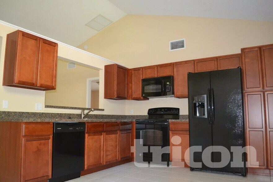 Building Photo - 2143 Opal Dr