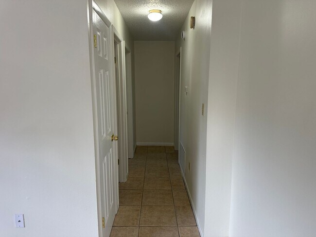 Building Photo - 706 Lee St