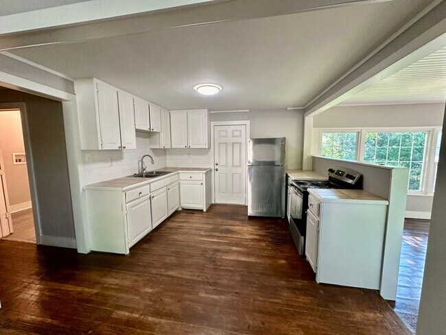 Building Photo - 312 Cooper St