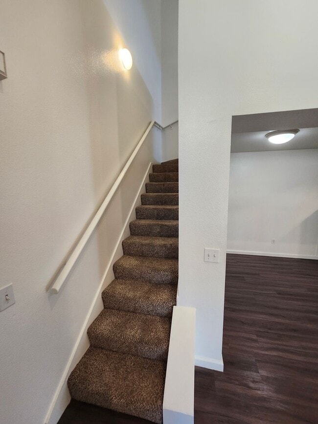 Building Photo - Beautiful 2-Bedroom Condo in Phillips Ranch