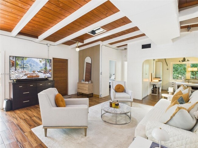 Building Photo - 1632 SW 28th Ave