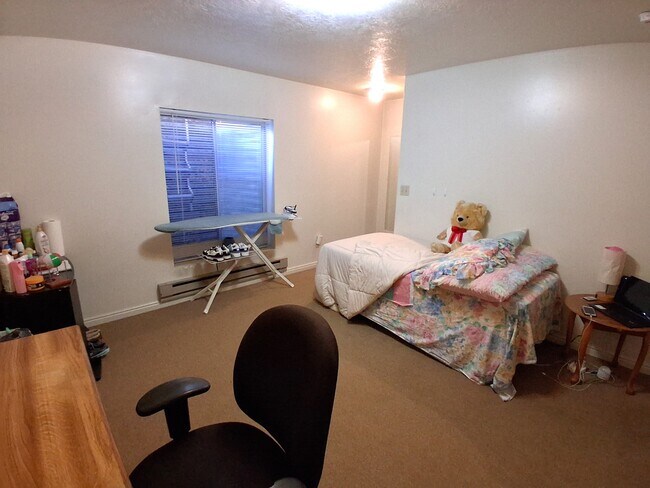 Building Photo - 565 N 300 E