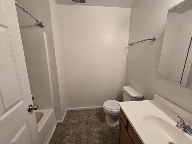 Building Photo - 1918 SE Douglas Ave