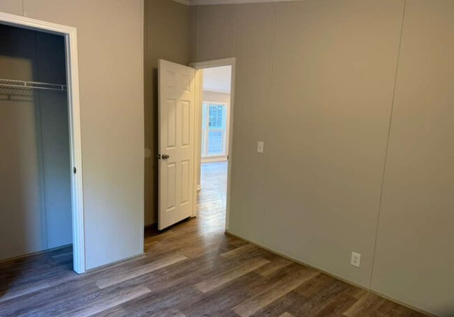 Building Photo - 379 Brookside Dr