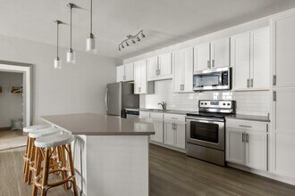 Building Photo - Parkside at the Beach