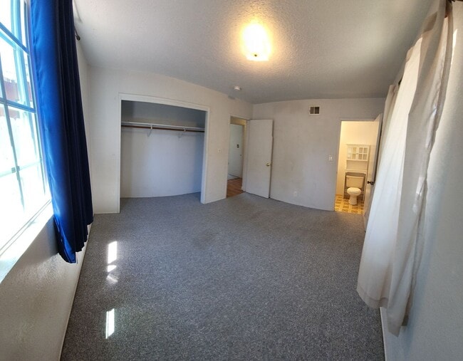 Building Photo - 4 bed 3 baths!  House ideally located close to campus, shopping, Bishop Peak