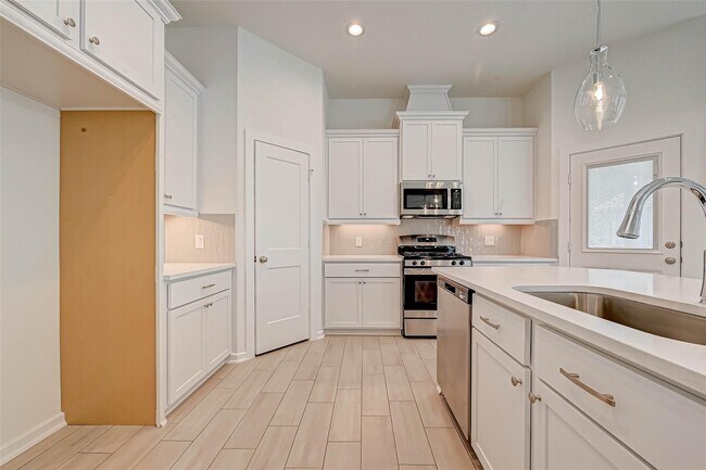 Building Photo - 580 Longleaf Pine Dr