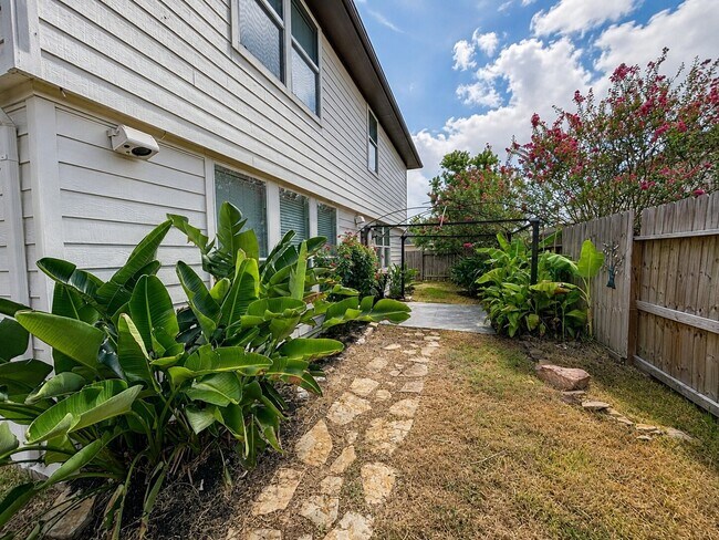 Building Photo - 16935 Jelly Park Stone Dr