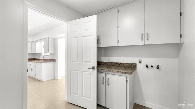 Building Photo - 9 E Dunkin Cir