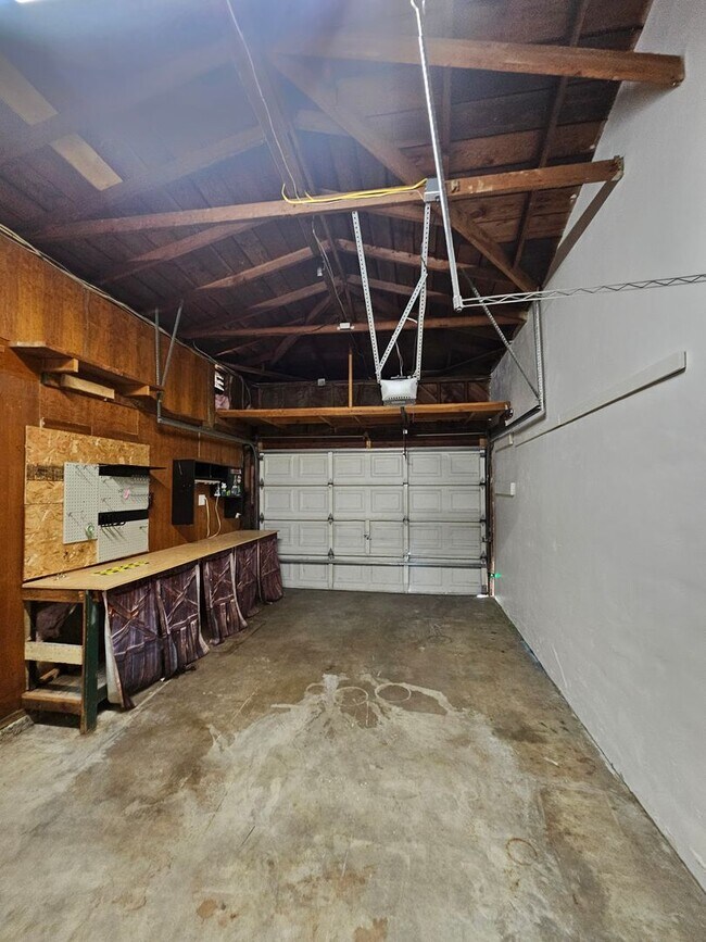 Building Photo - 7186 Central Ave