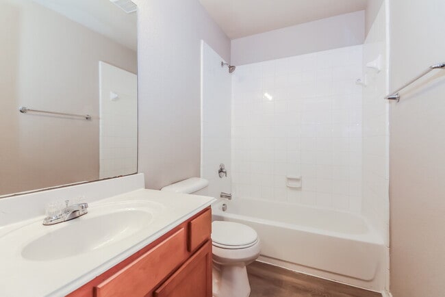 Building Photo - 822 Sycamore St