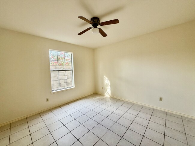 Building Photo - 206 E Canal St