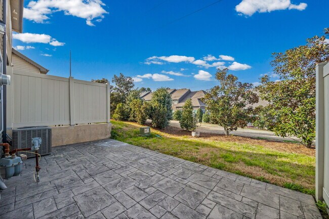 Building Photo - Move-In Ready Fort Mill Townhome with Garage, Hardwood Floors & Fresh Updates!