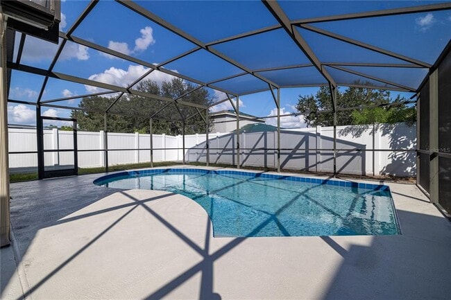 Building Photo - 13237 Greenpointe Dr