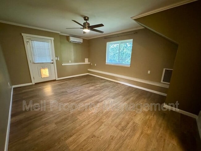 Building Photo - 490 SE Alpine Ave