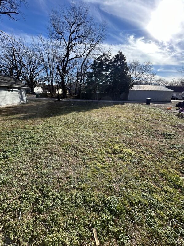 Building Photo - 117 W Monroe St